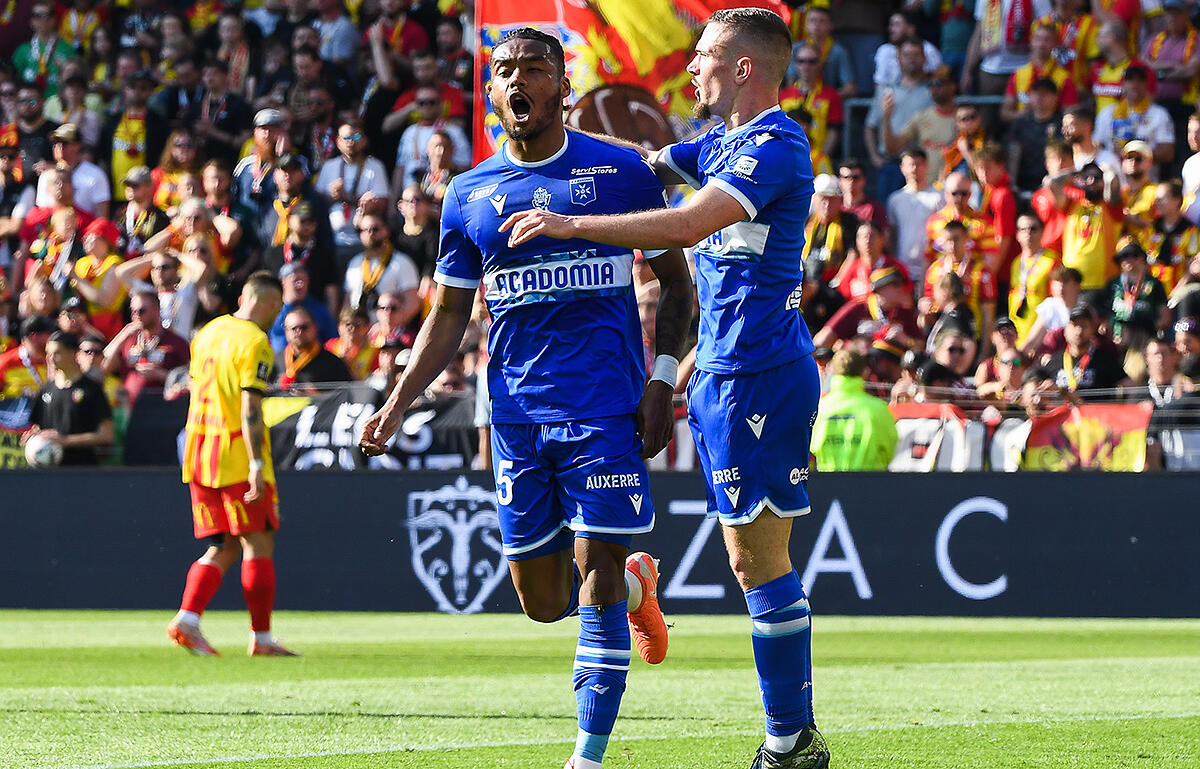 前節2ゴールのオナイウ