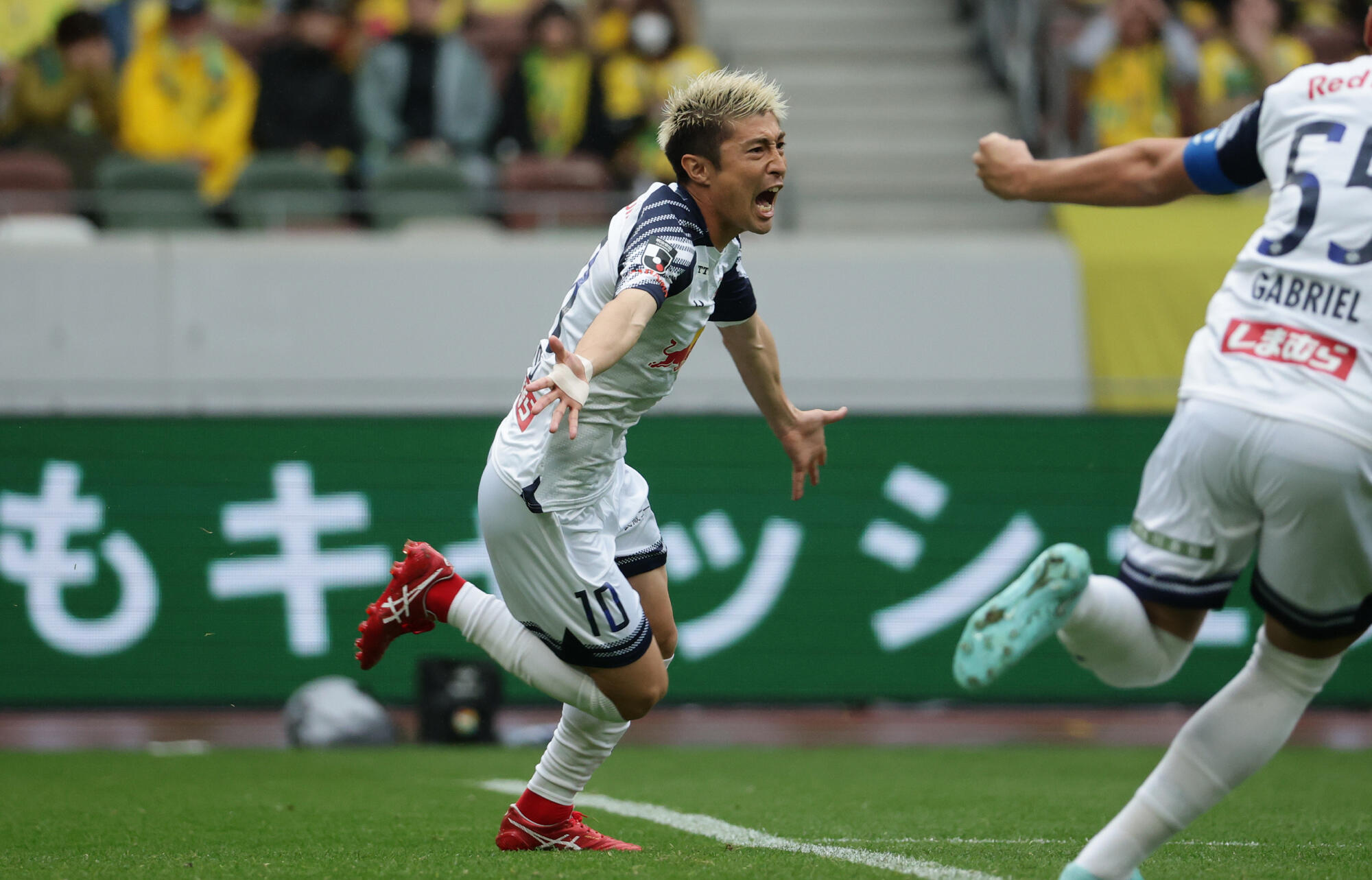 先制ゴールを決めたRB大宮FW豊川雄太