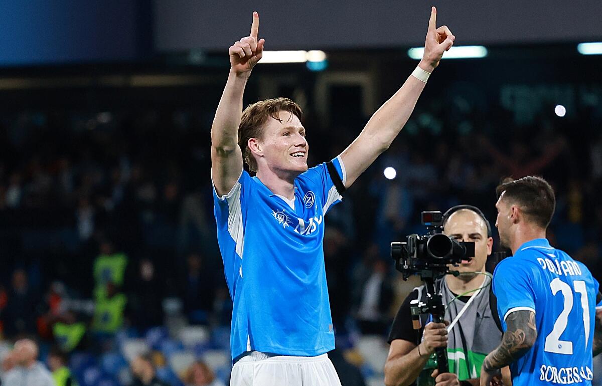 4月の月間最優秀選手に選ばれたマクトミネイ