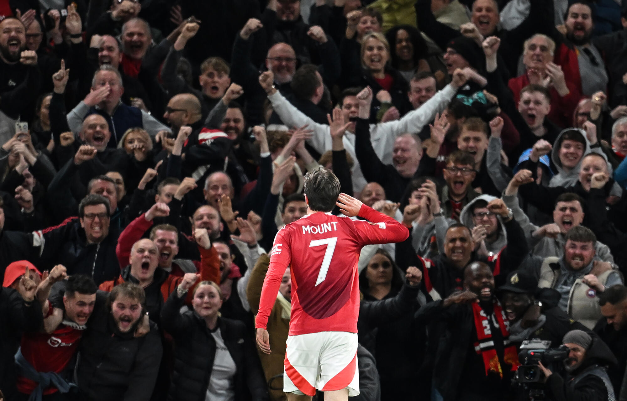 マウントが2ゴールでホームのファンに歓喜を呼ぶ