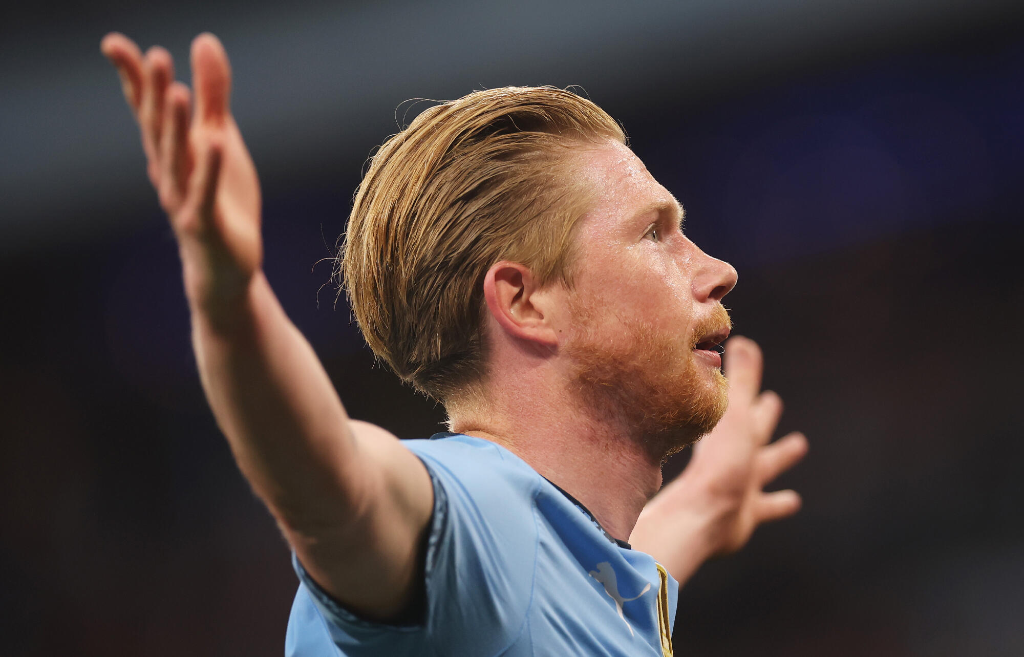 デ・ブライネの妻がナポリを訪問？