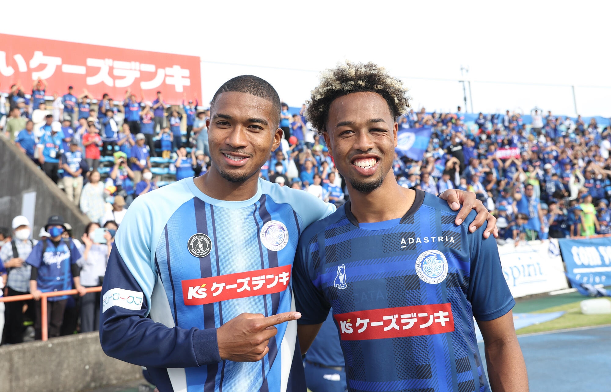 水戸を3連勝に導いた寺沼星文(左)と鷹啄トラビス