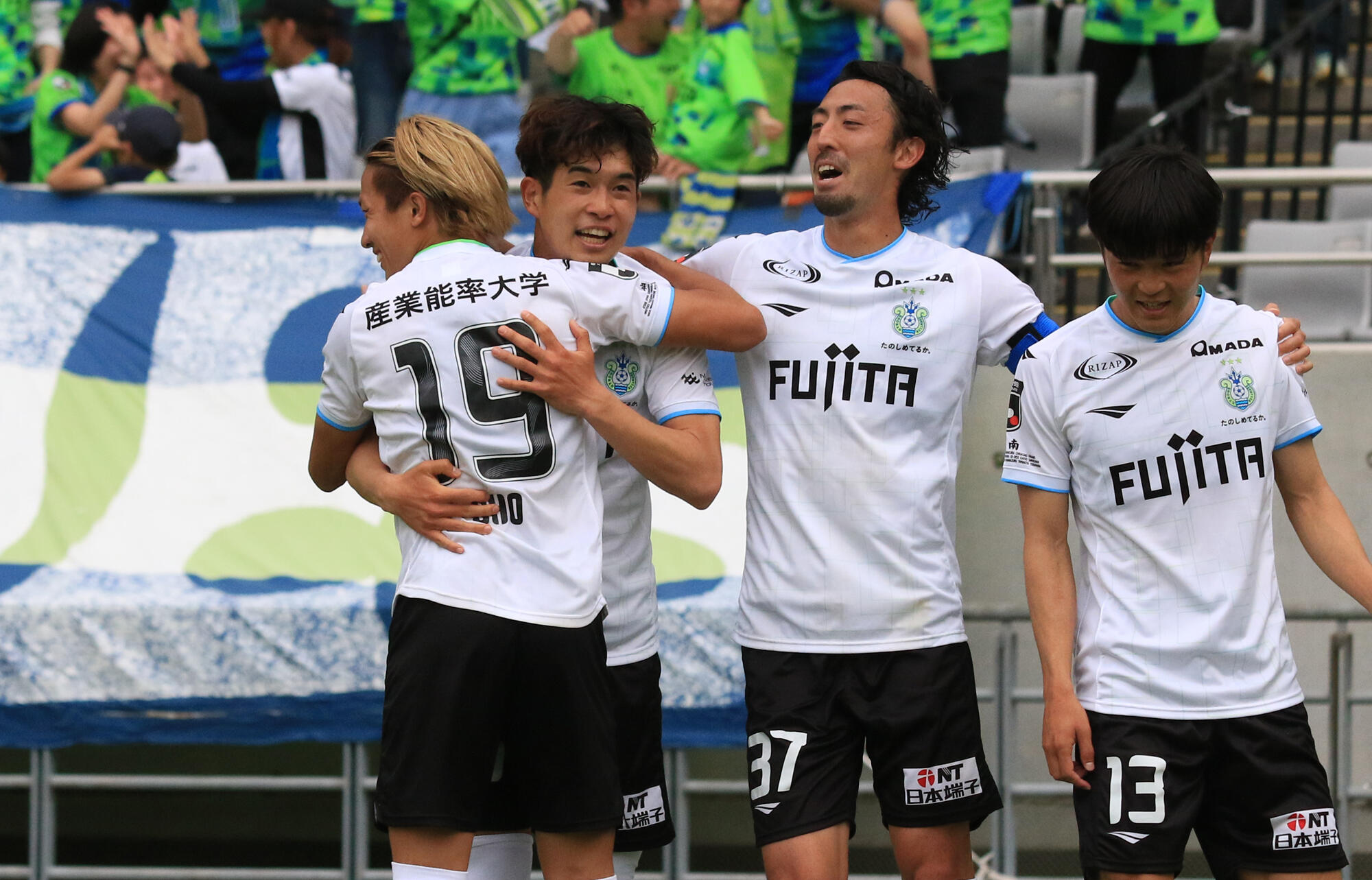 先制ゴールの奥野耕平