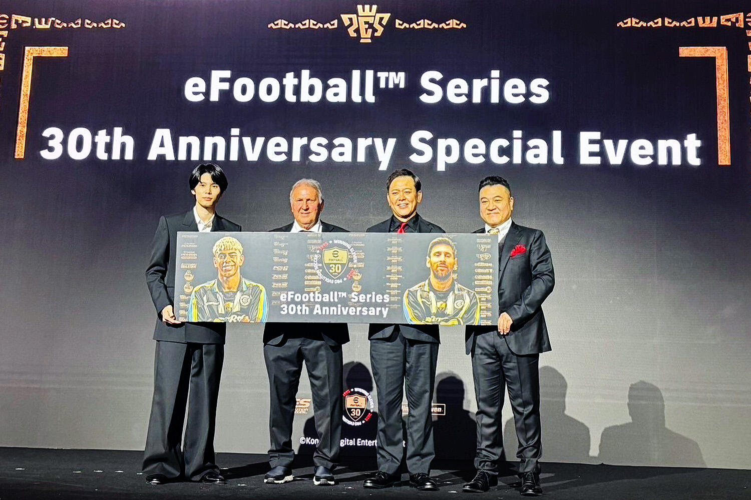 eFootballシリーズ30周年記念ユニフォーム @we_konami's video Tweet