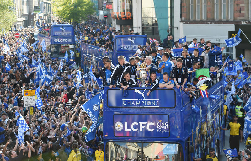 レスターが祝勝パレード 街中が歓喜の渦 超ワールドサッカー