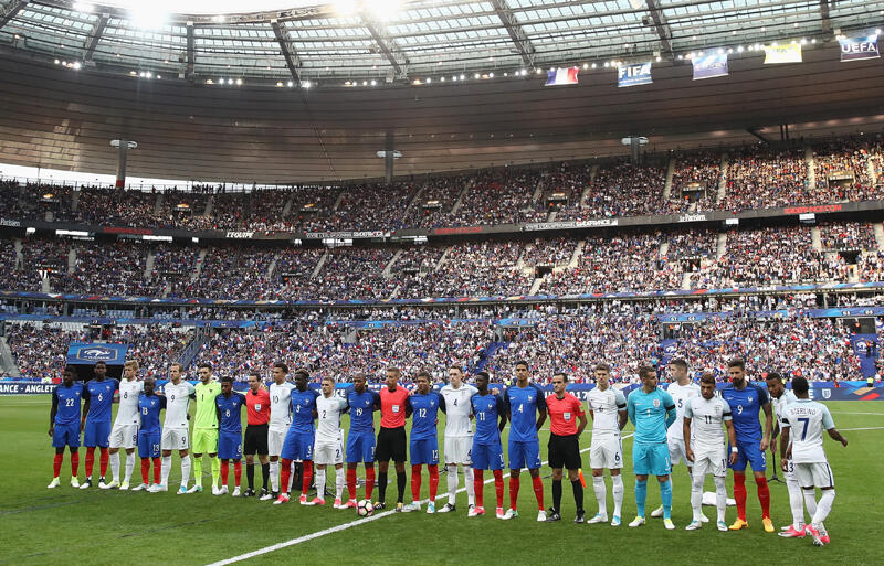 フランスのファンがイギリス国歌を斉唱 ドーバー海峡を挟んだ両国が絆を見せる 超ワールドサッカー