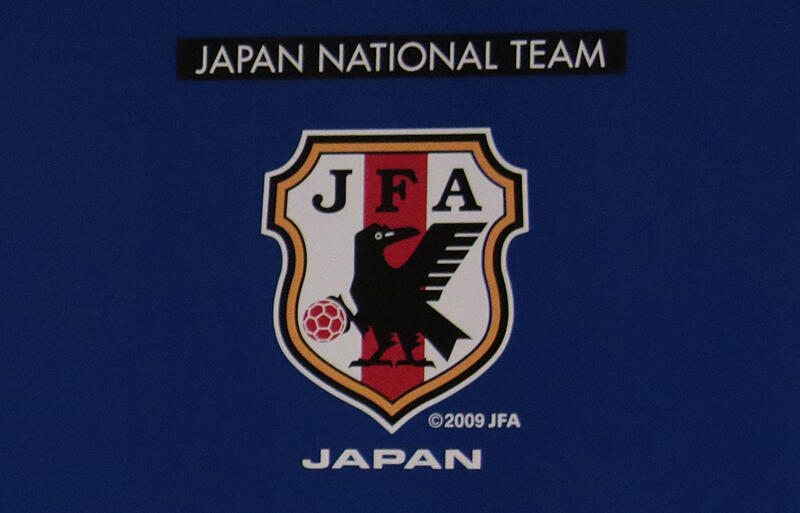 六川亨の日本サッカー見聞録 日本代表ユニフォームのエンブレムと日の丸変遷史 超ワールドサッカー