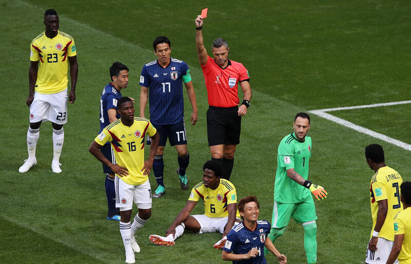 開始2分56秒で退場 カルロス サンチェス W杯史上2番目の早さ 超ワールドサッカー