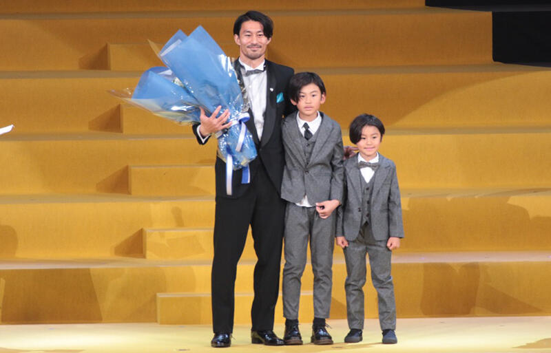 最優秀選手は川崎fのmf家長昭博 同一クラブからの3年連続選出は史上初 18 Jリーグアウォーズ 超ワールドサッカー